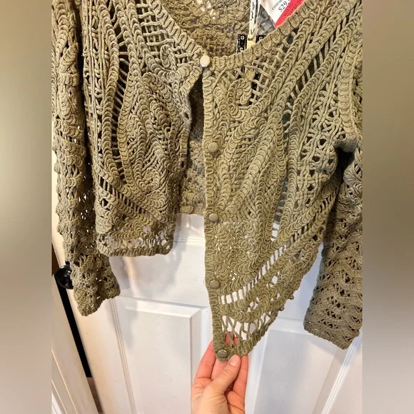 Ultra Pink Olive Crochet Cardigan - Picture 5 of 6